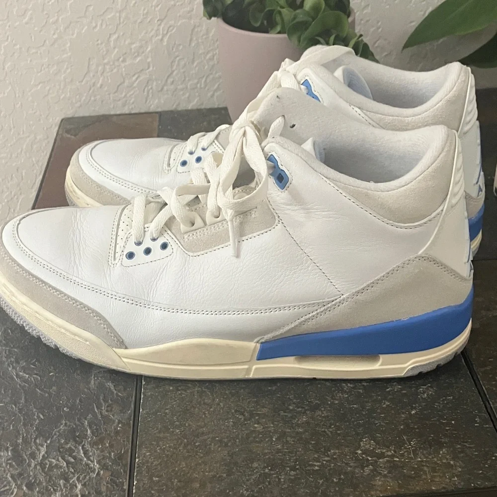 Jordan Men's White and Light Blue Athletic Shoes Air Jordan 3 Retro size 12